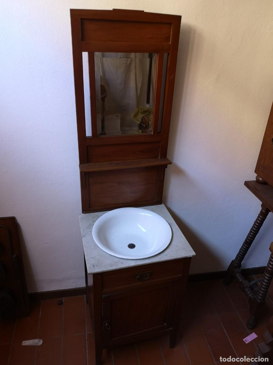 Antig&uuml;edades: Antiguo lavabo de madera y marmol con espejo - Foto 1