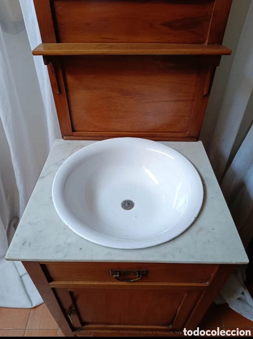 Antig&uuml;edades: Antiguo lavabo de madera y marmol con espejo - Foto 8