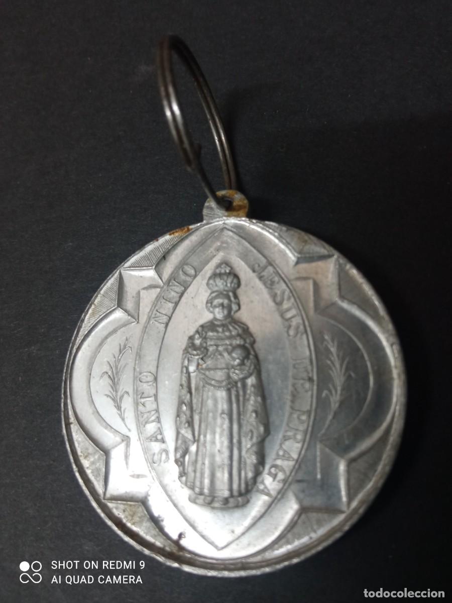 Antig&uuml;edades: Medalla Jes&uacute;s de Praga aluminio - Foto 1