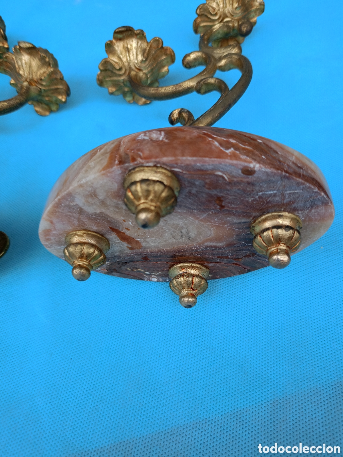 Antig&uuml;edades: PAREJA DE CANDELABROS EN BRONCE Y M&Aacute;RMOL - Foto 2