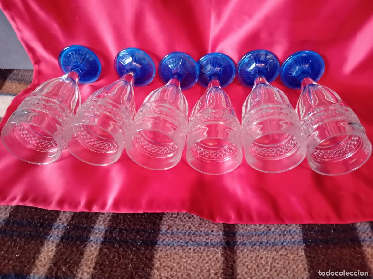 Antig&uuml;edades: 6 copas talladas con base azul - Foto 4