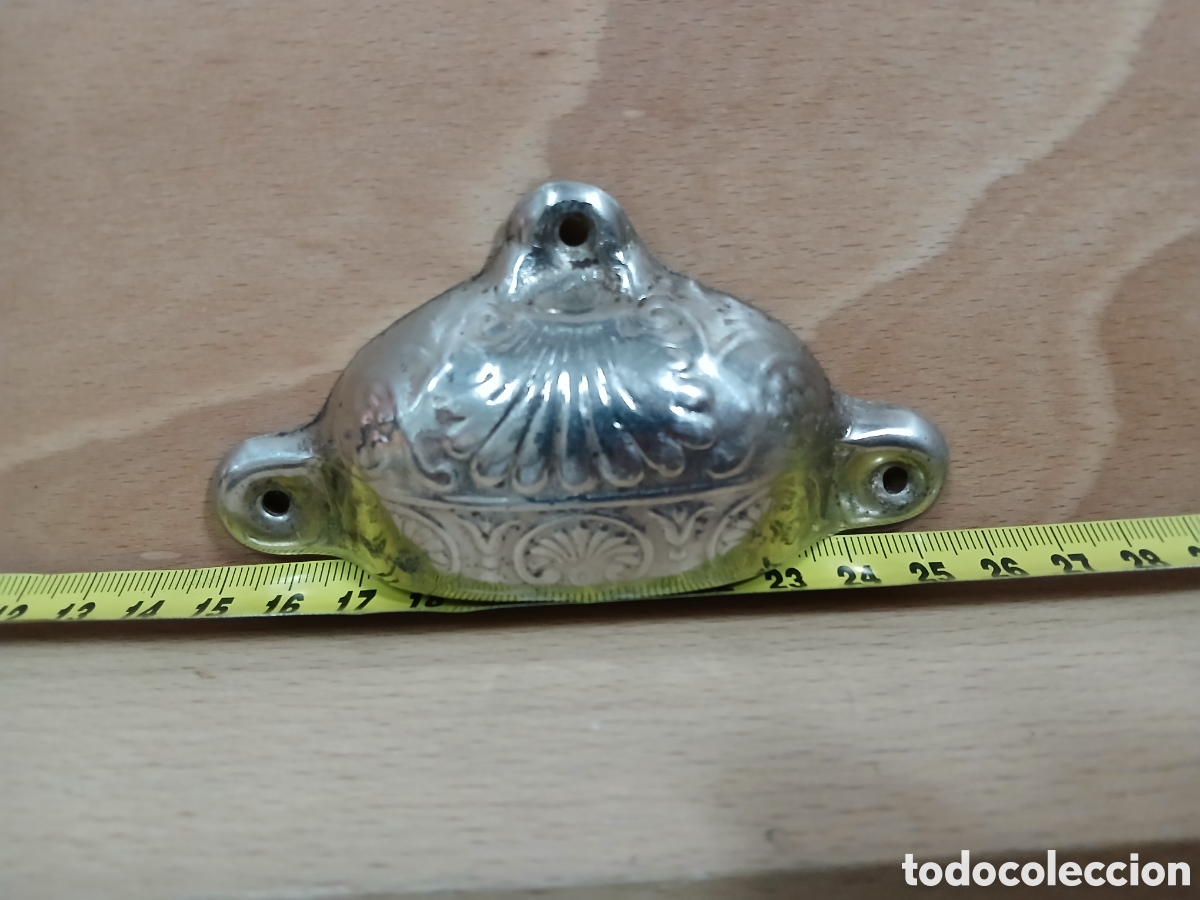 Antig&uuml;edades: Asa tirador cajon de mesa tipo concha modernista art-deco