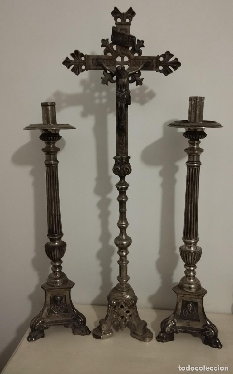 Antig&uuml;edades: Candelabros y crucifijo de capilla - Foto 1