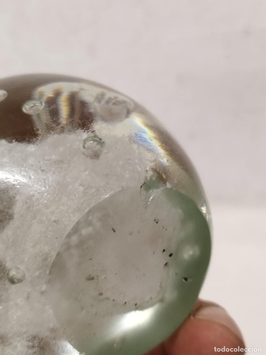 Antig&uuml;edades: Antiguo pisapapeles de cristal. - Foto 4