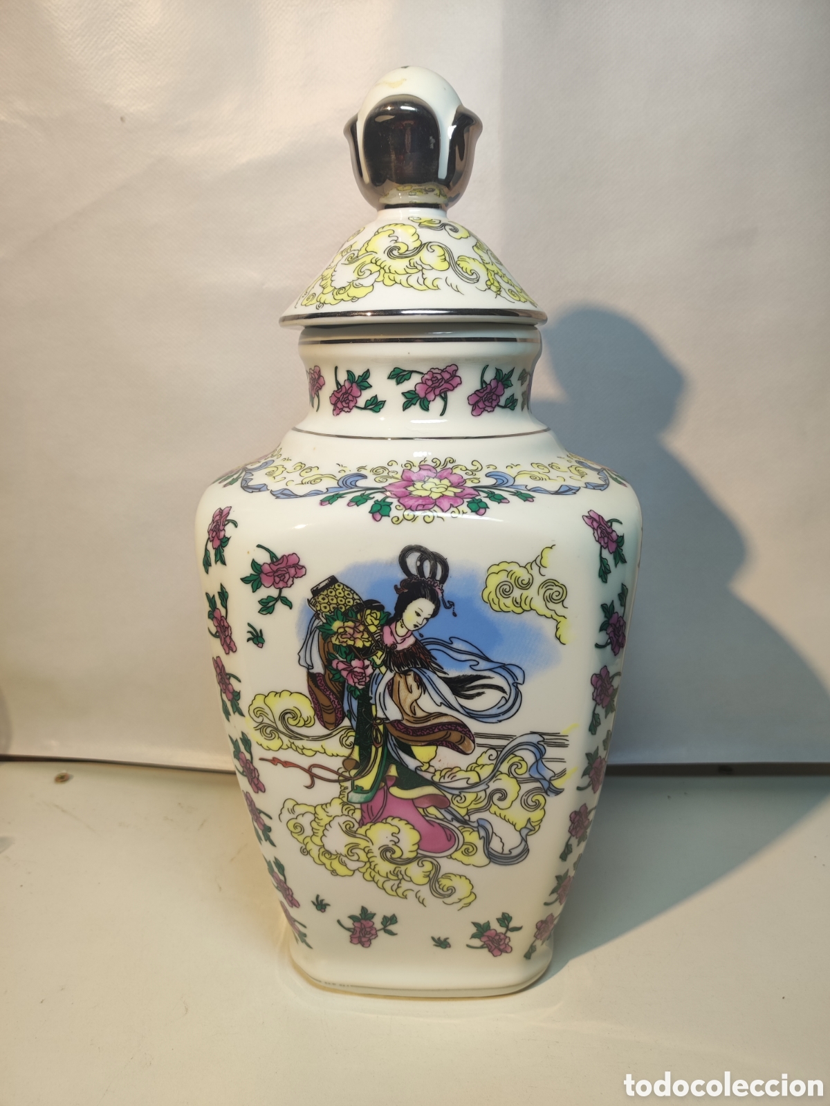 Antig&uuml;edades: Jarr&oacute;n de porcelana estilo oriental - Foto 1