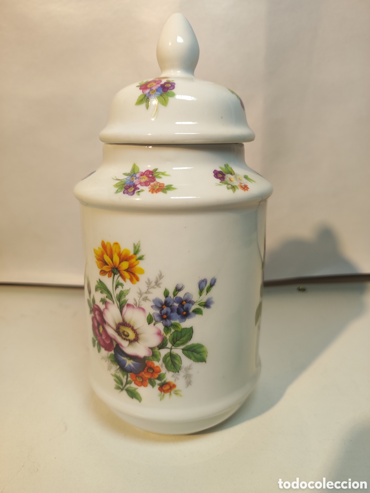 Antig&uuml;edades: Tarro de porcelana con tapa - Foto 1