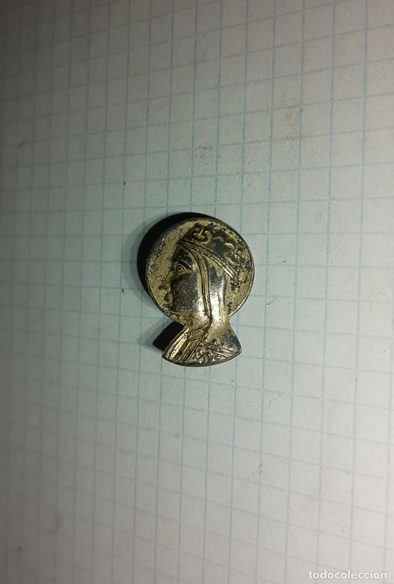 Antig&uuml;edades: Insignia de aguja, virgen - Foto 2