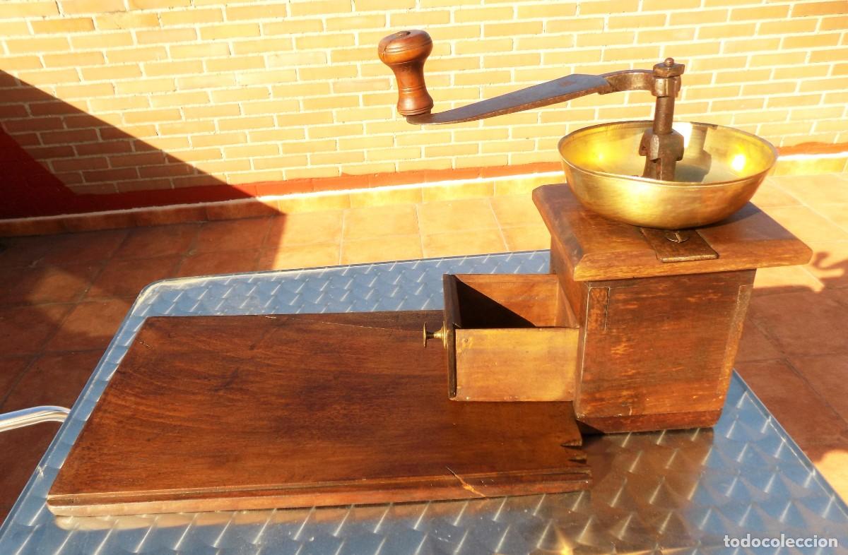 Antig&uuml;edades: GRAN MOLINILLO DE CAF&Eacute; CON PLANCHA DE ESTABILIZACI&Oacute;N. IMPERIO AUSTROH&Uacute;NGARO. C.A. 1850/1900
