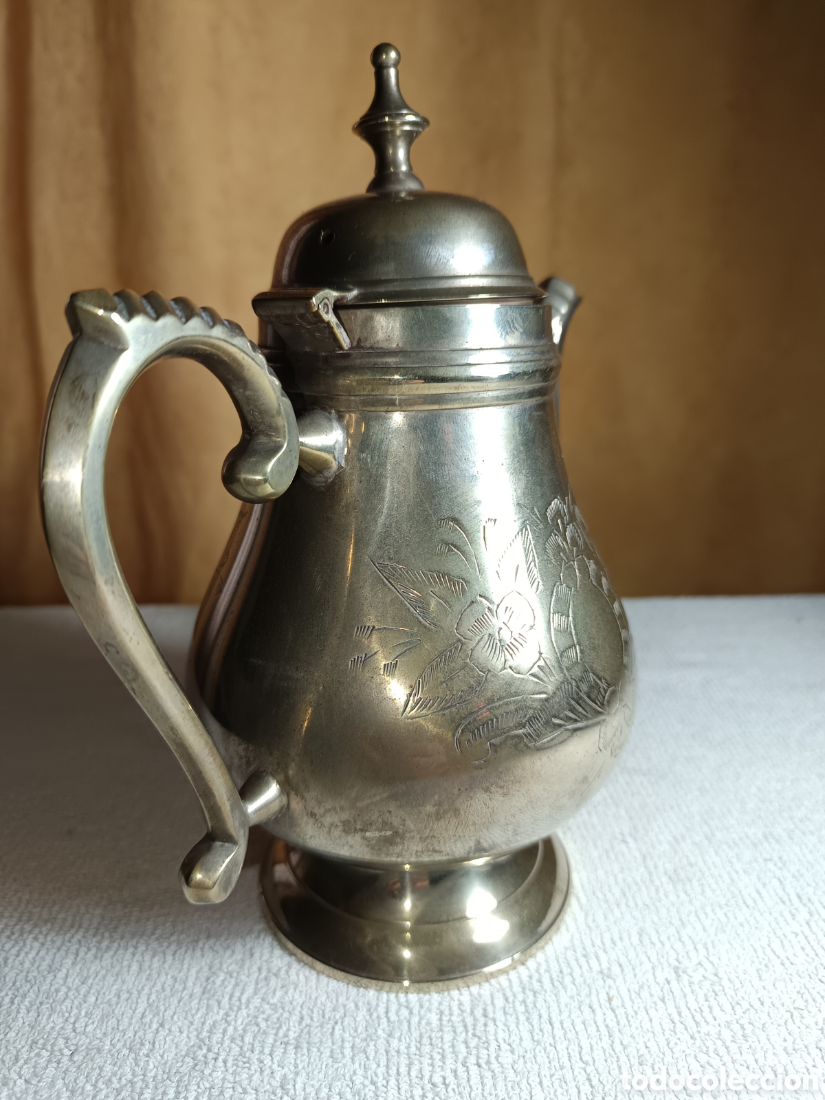 Antig&uuml;edades: tetera cafetera de alpaca repujada hecha en India - Foto 2
