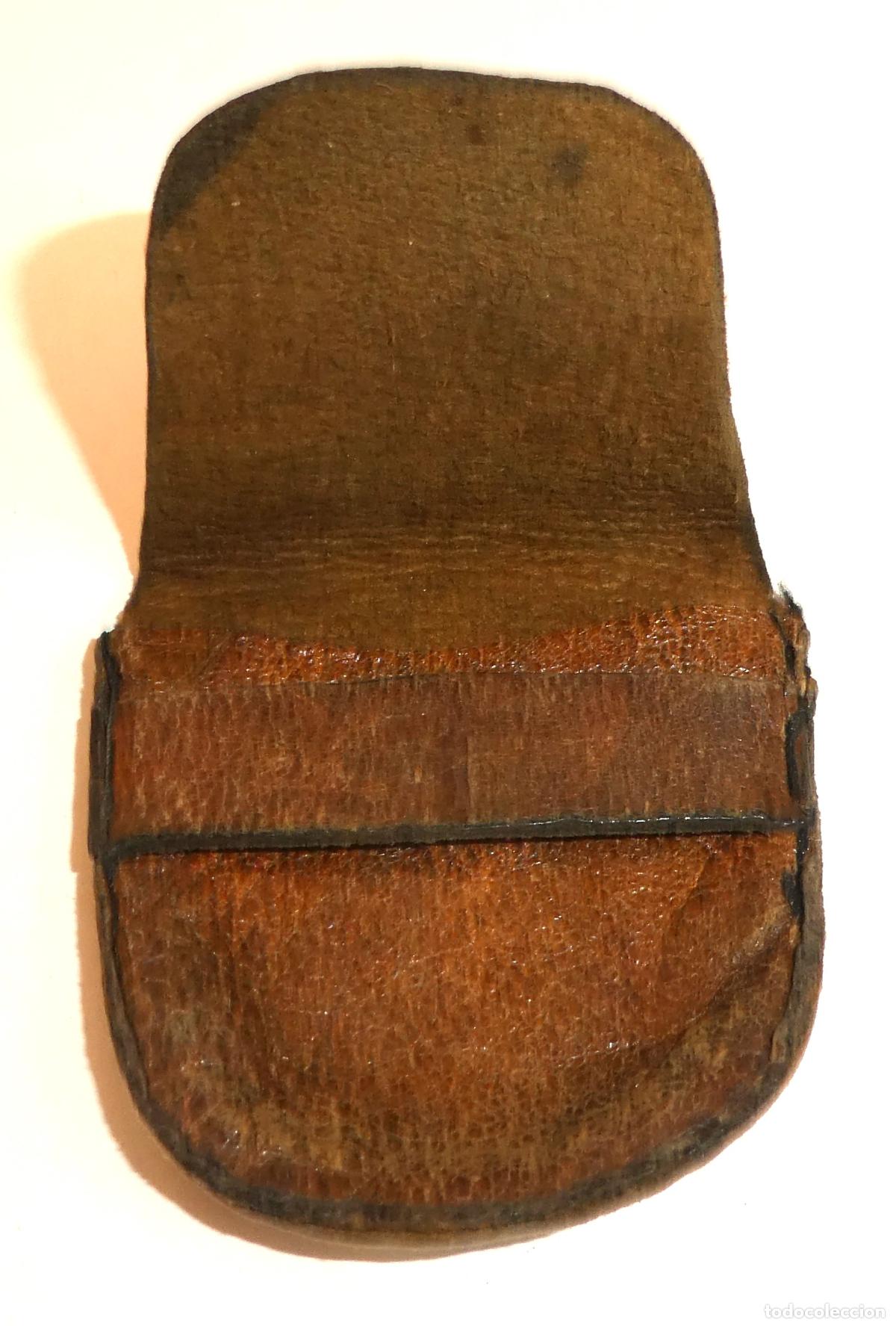 Antig&uuml;edades: Peque&ntilde;a cartera de cuero - Foto 2
