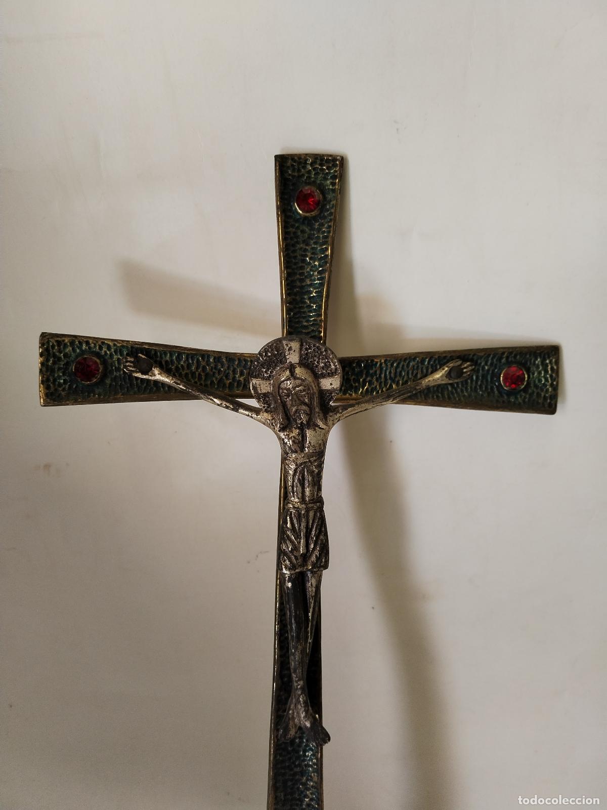 Antig&uuml;edades: antiguo crucifijo de bronce - Foto 2
