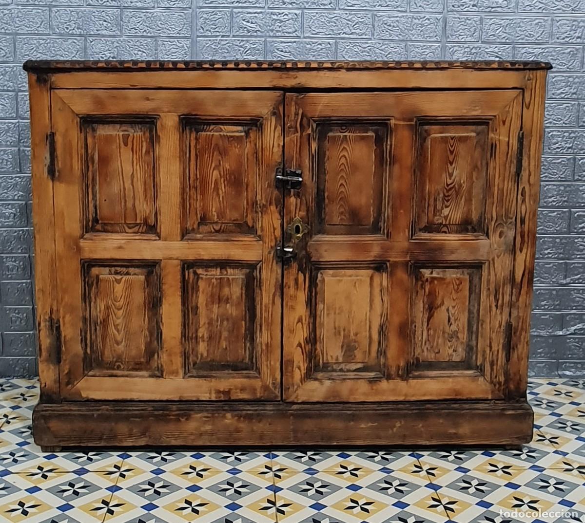 Antig&uuml;edades: Aparador antiguo de madera - Foto 1