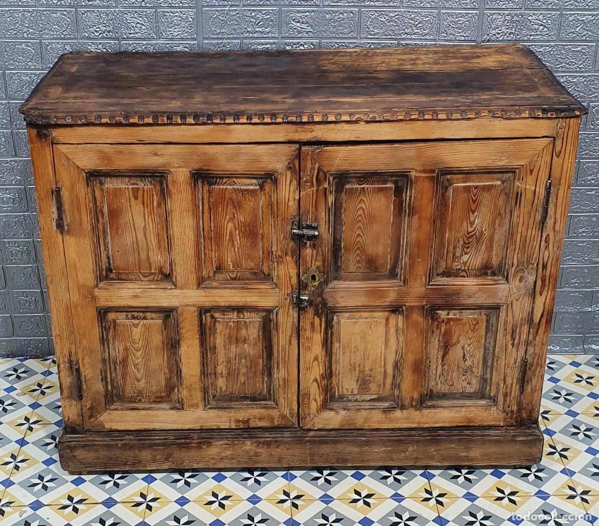 Antig&uuml;edades: Aparador antiguo de madera - Foto 2