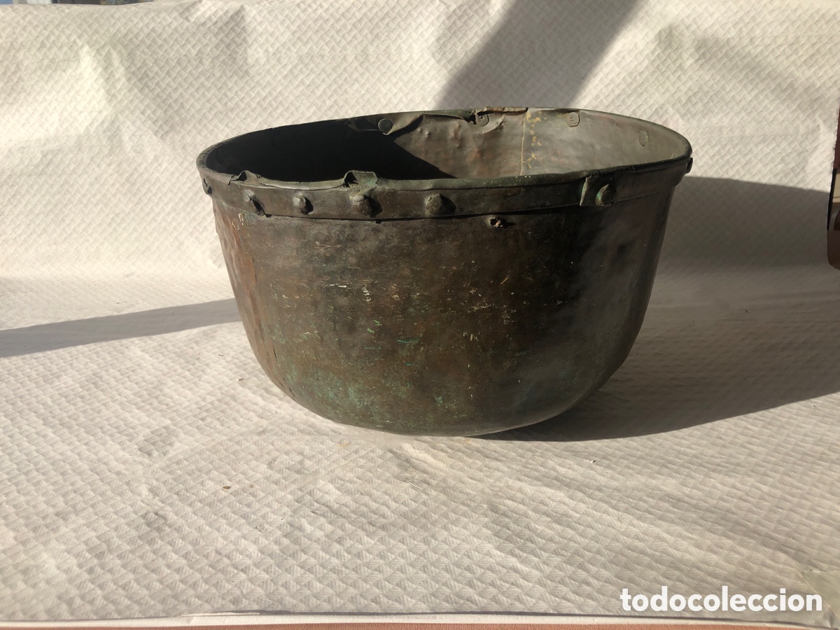 Antig&uuml;edades: Antigua y grande olla de cobre - Foto 2