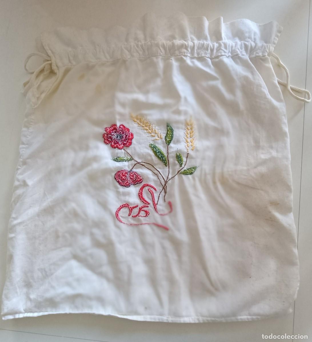 Antig&uuml;edades: BOLSA DE PAN BORDADA A&Ntilde;OS 60 - Foto 3