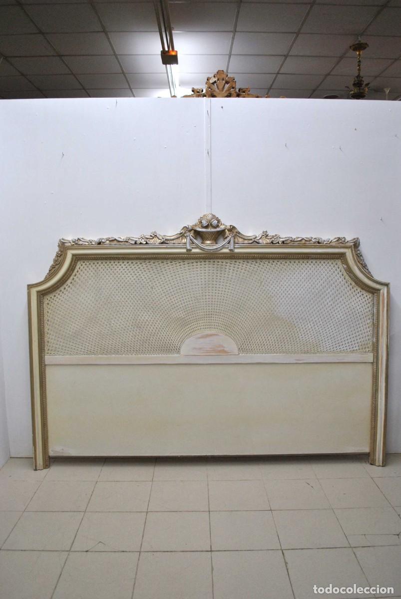 Antig&uuml;edades: CABECERO BEIGE DE MADERA Y REJILLA - Foto 2