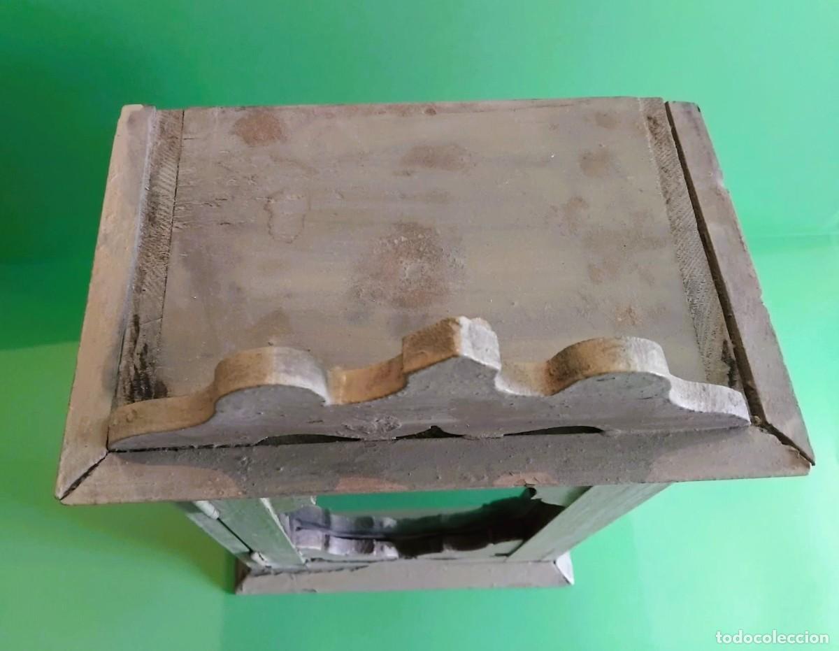 Antig&uuml;edades: Altar o capilla religiosa de madera y vidrio - Foto 3