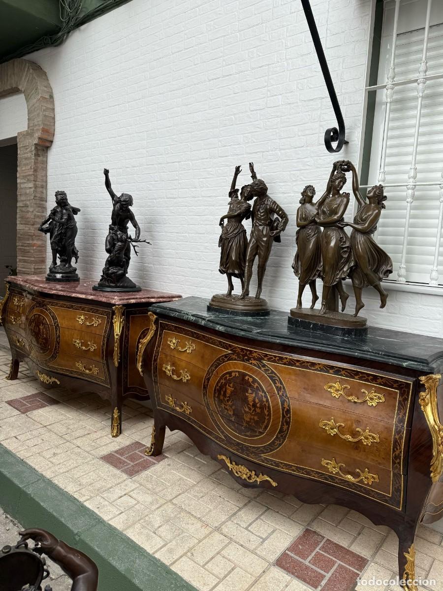 Antig&uuml;edades: C&oacute;moda Luis XV en marqueter&iacute;a y decoraciones en bronce - Foto 1