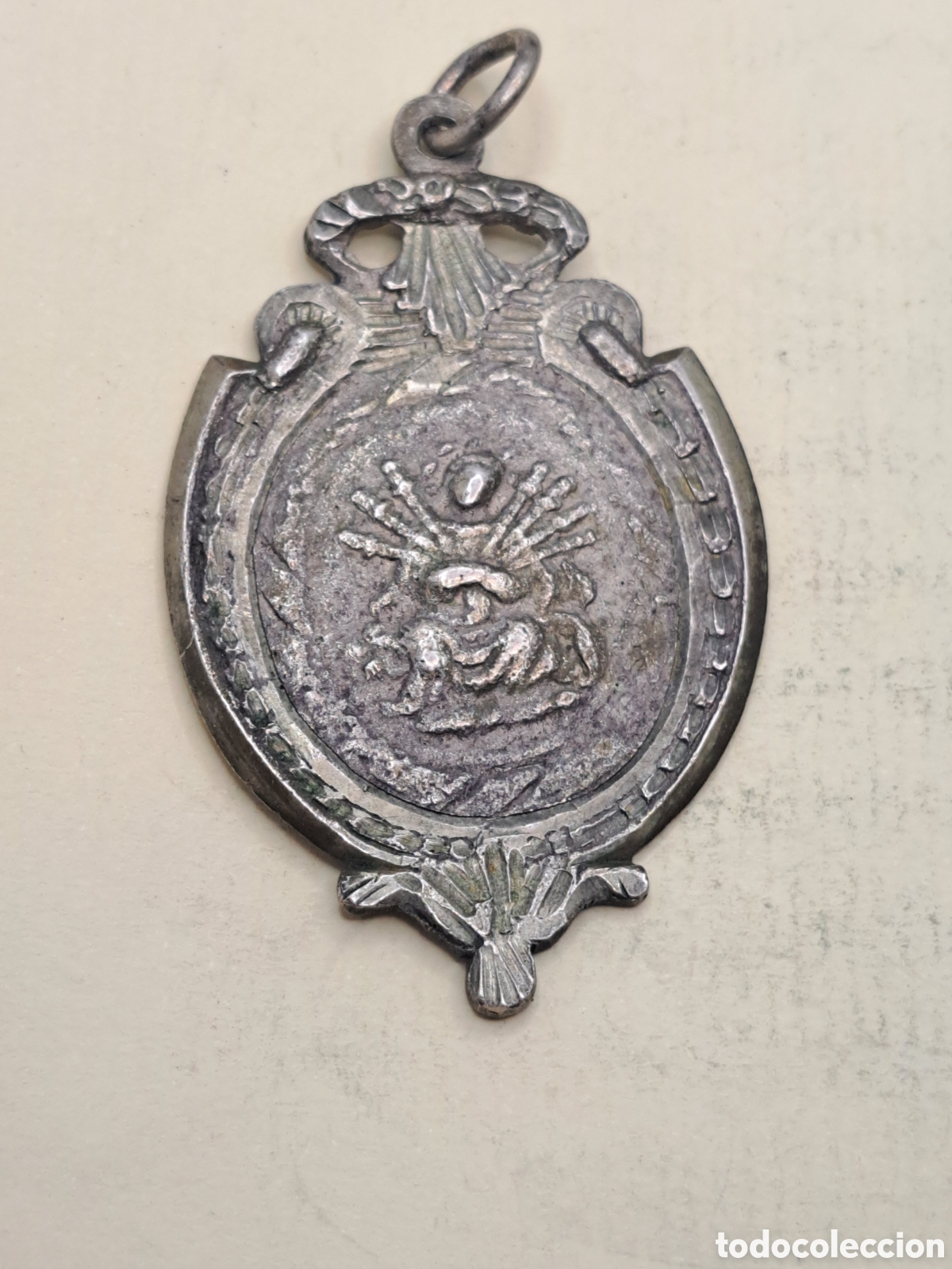 Antig&uuml;edades: Antigua medalla religiosa de plata - Foto 1