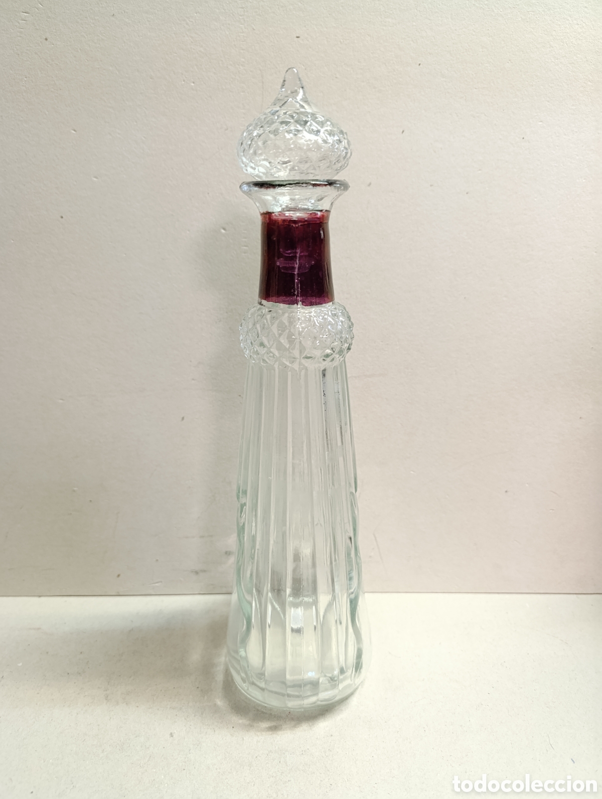 Antig&uuml;edades: BOTELLA DE CRISTAL CON DETALLE GRANATE. - Foto 2