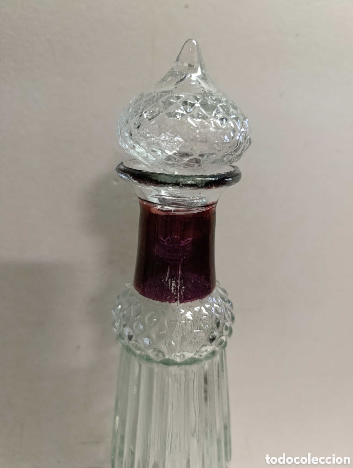 Antig&uuml;edades: BOTELLA DE CRISTAL CON DETALLE GRANATE. - Foto 6