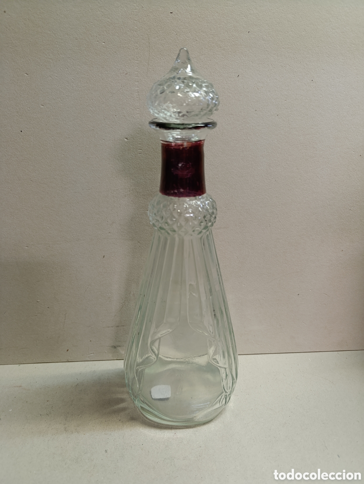 Antig&uuml;edades: BOTELLA DE CRISTAL CON DETALLE GRANATE. - Foto 8