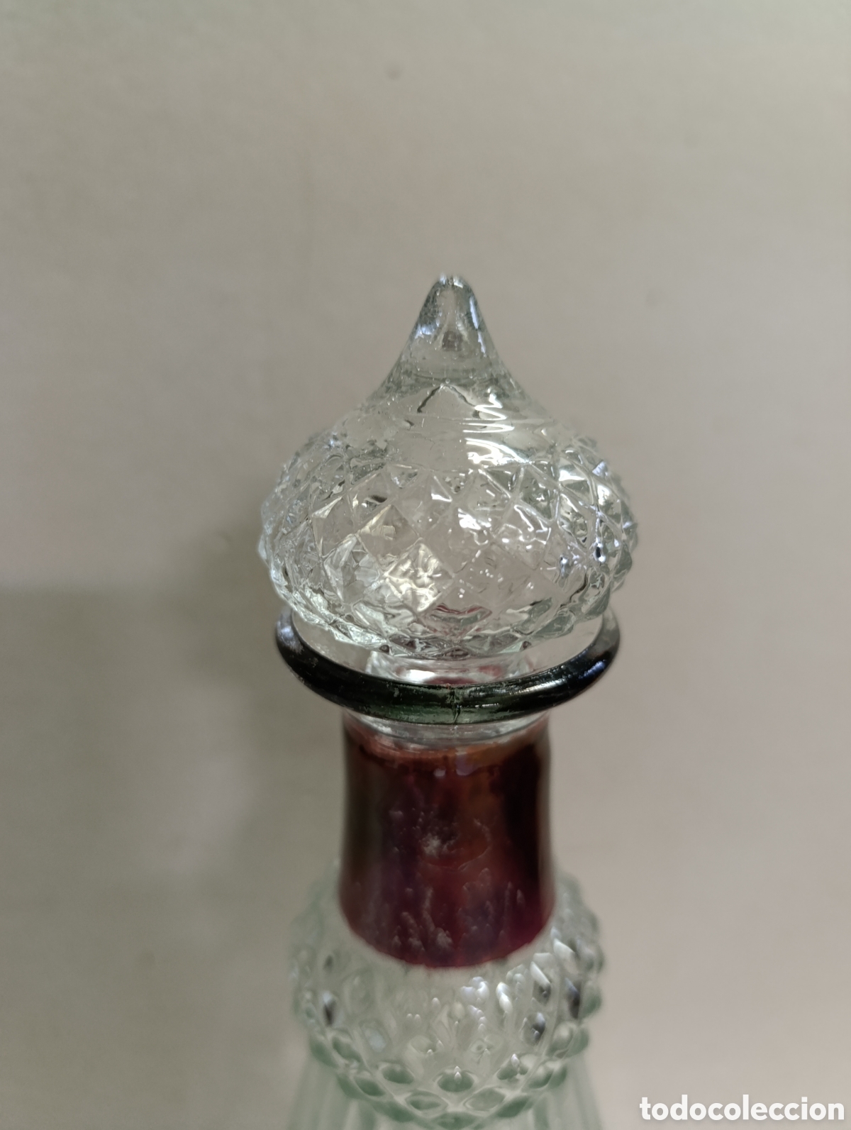 Antig&uuml;edades: BOTELLA DE CRISTAL CON DETALLE GRANATE. - Foto 9