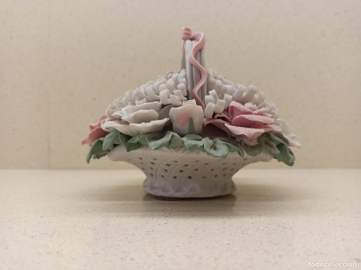Antig&uuml;edades: CESTA FLORES PORCELANA MATE - Foto 1