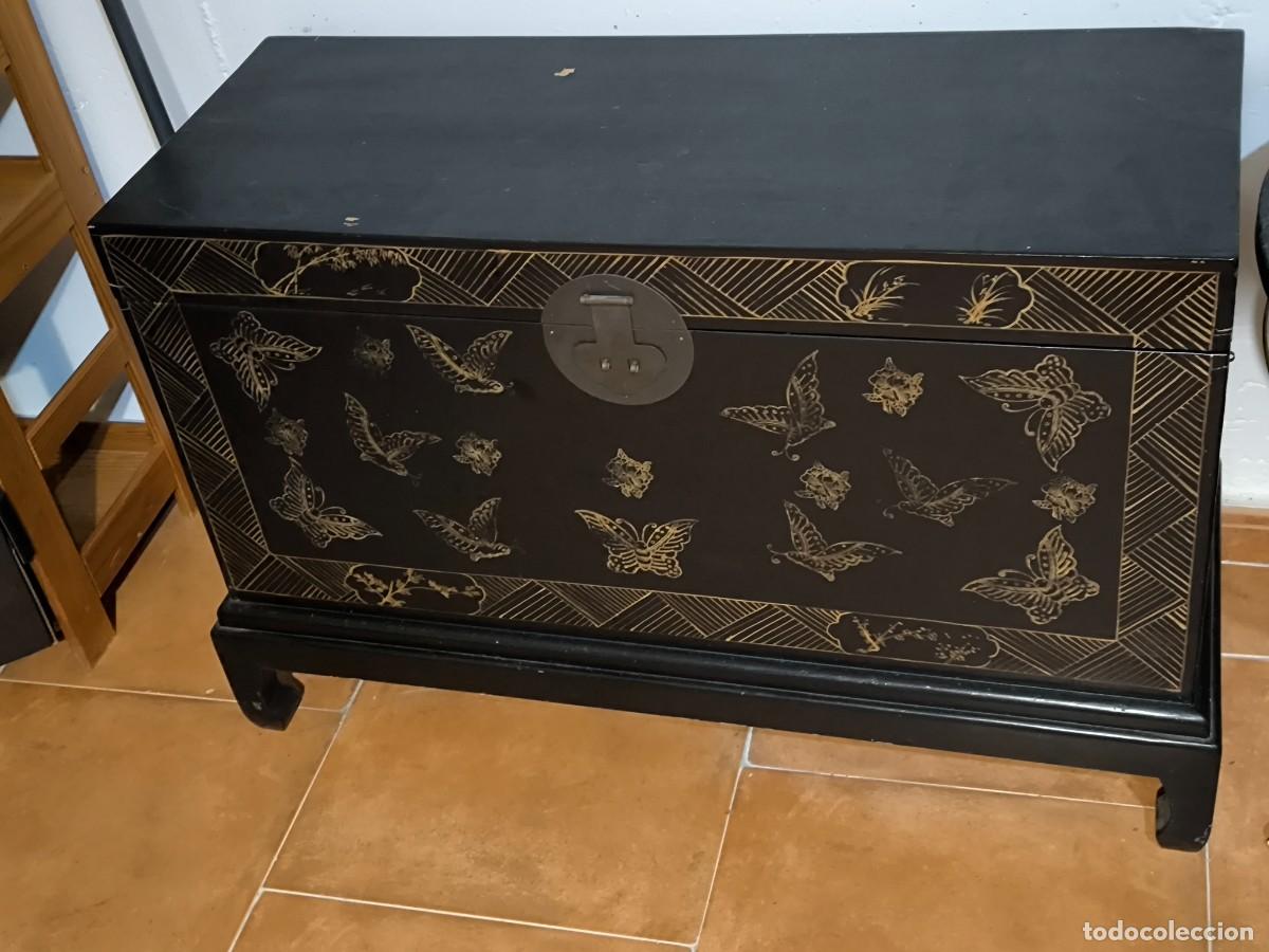 Antig&uuml;edades: Ba&uacute;l Oriental con mesa de regalo. - Foto 2