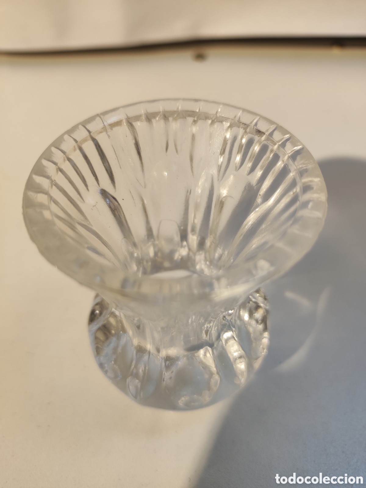 Antig&uuml;edades: Florero peque&ntilde;o de cristal - Foto 2