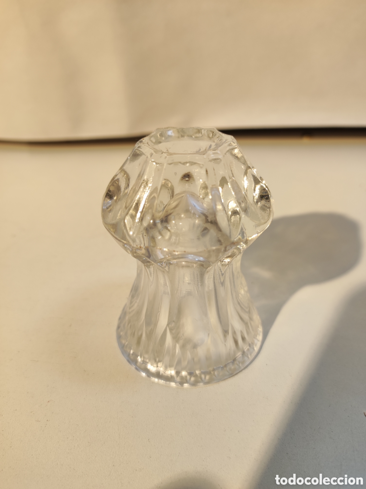 Antig&uuml;edades: Florero peque&ntilde;o de cristal - Foto 3