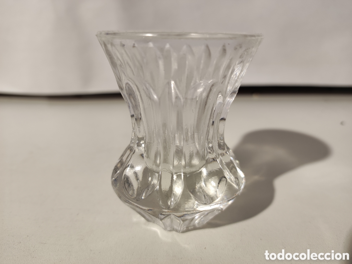 Antig&uuml;edades: Florero peque&ntilde;o de cristal - Foto 1