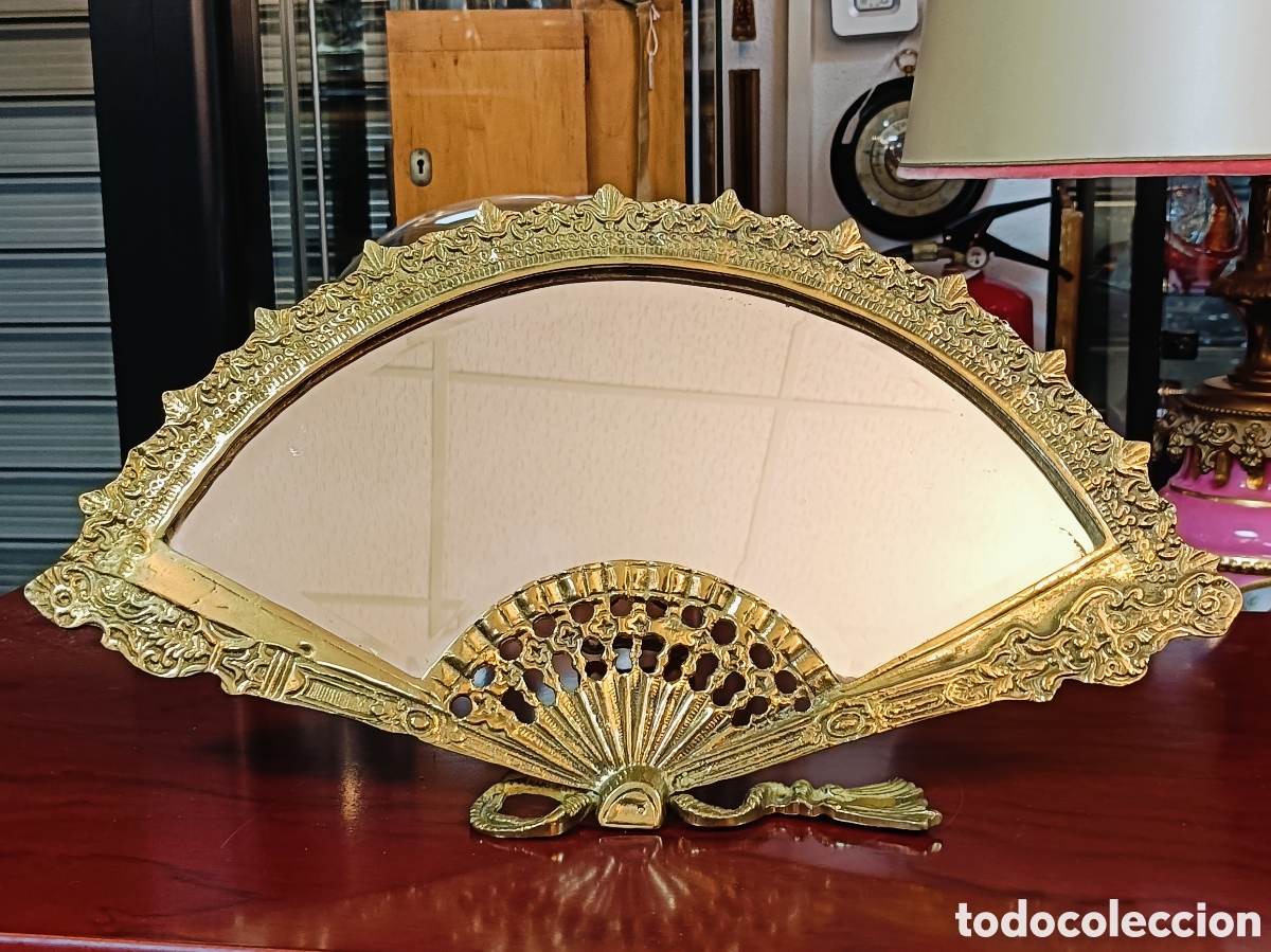 Antig&uuml;edades: ABANICO EN BRONCE CON ESPEJO BISELADO - Foto 1