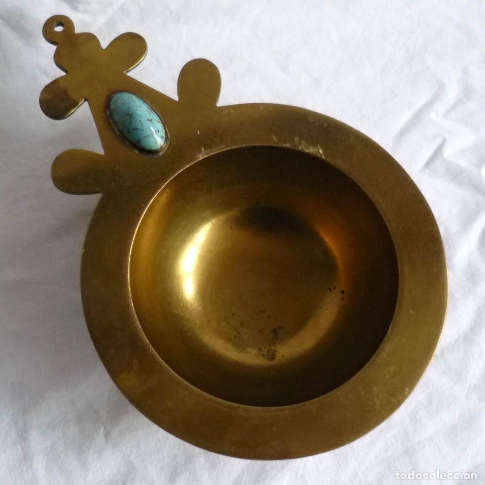 Antig&uuml;edades: Escudilla de bronce con cabuj&oacute;n de vidrio azul - Foto 1
