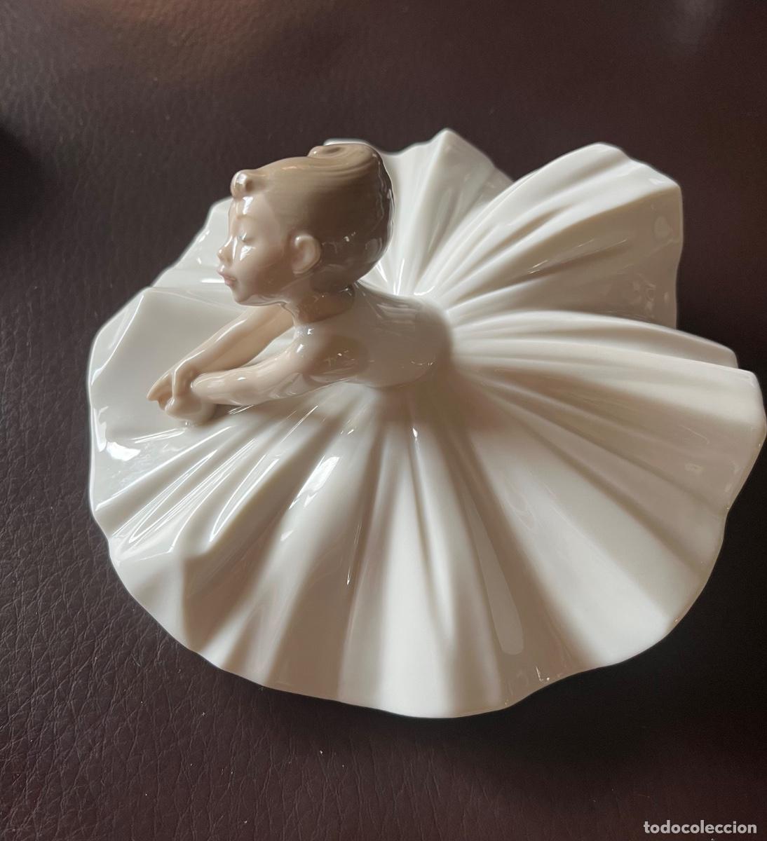 Antig&uuml;edades: Bailarina en suelo Nao de Llado - Foto 1