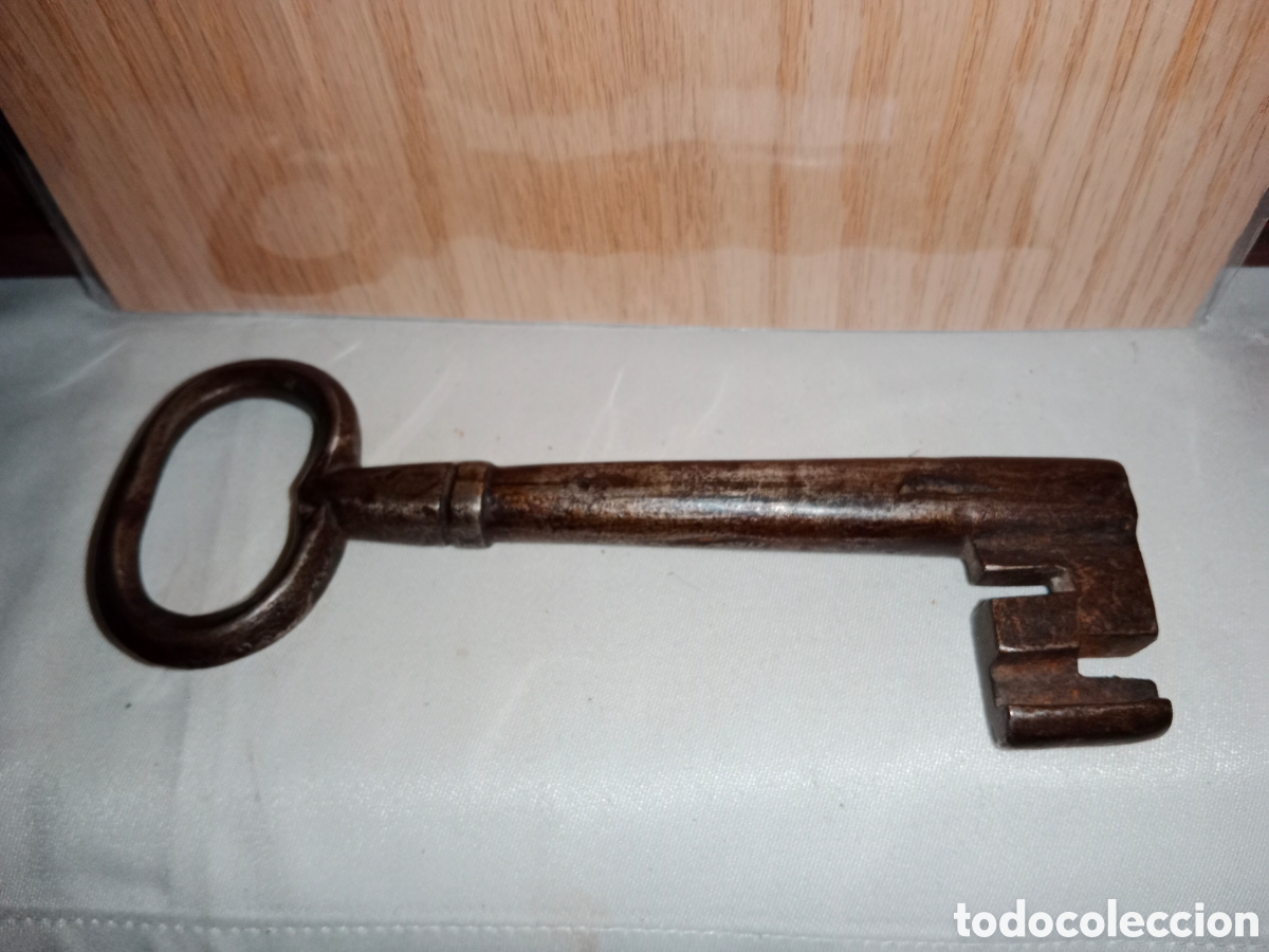 Antig&uuml;edades: Antigua llave hueca de 17 cm .