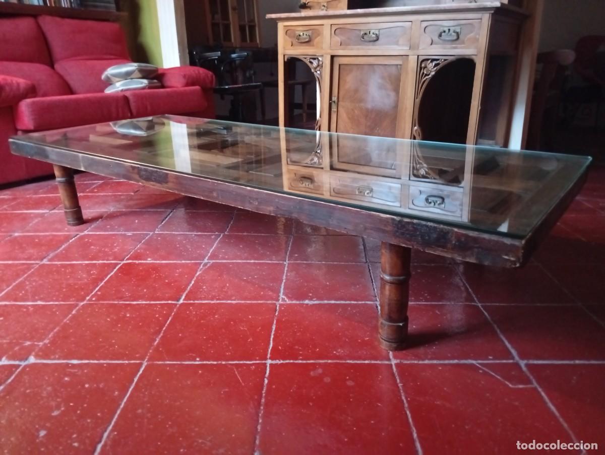 Antig&uuml;edades: Mesa de centro puerta antigua. - Foto 2