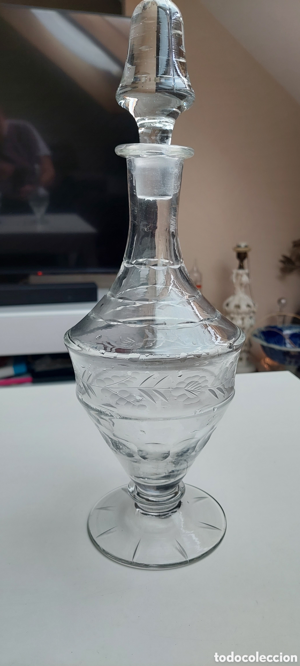 Antig&uuml;edades: Licorera de cristal tallado. - Foto 2