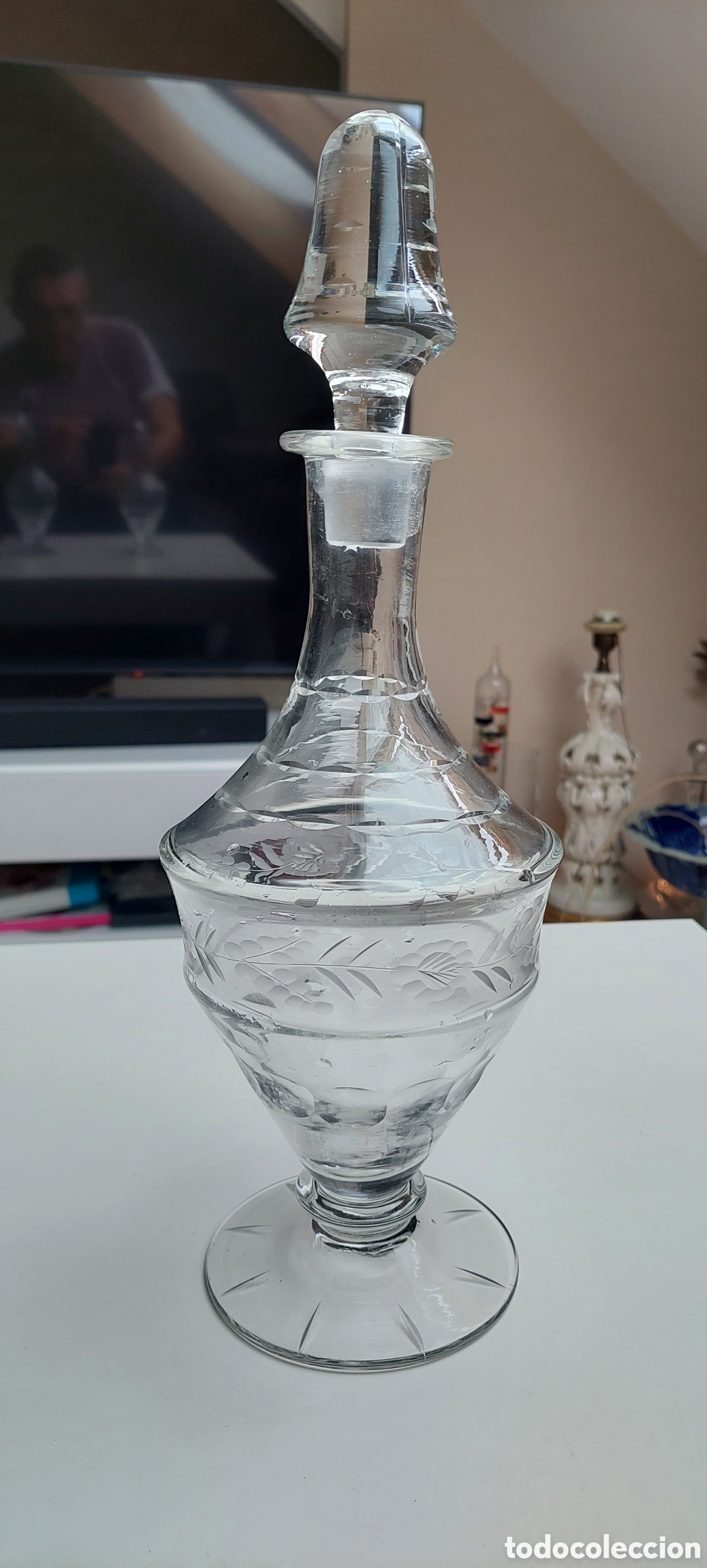 Antig&uuml;edades: Licorera de cristal tallado. - Foto 1