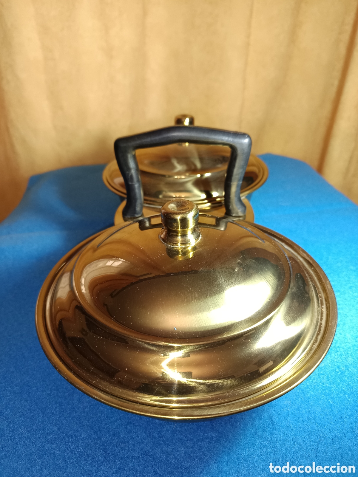 Antig&uuml;edades: sopera doble de lat&oacute;n con asa de madera. - Foto 2
