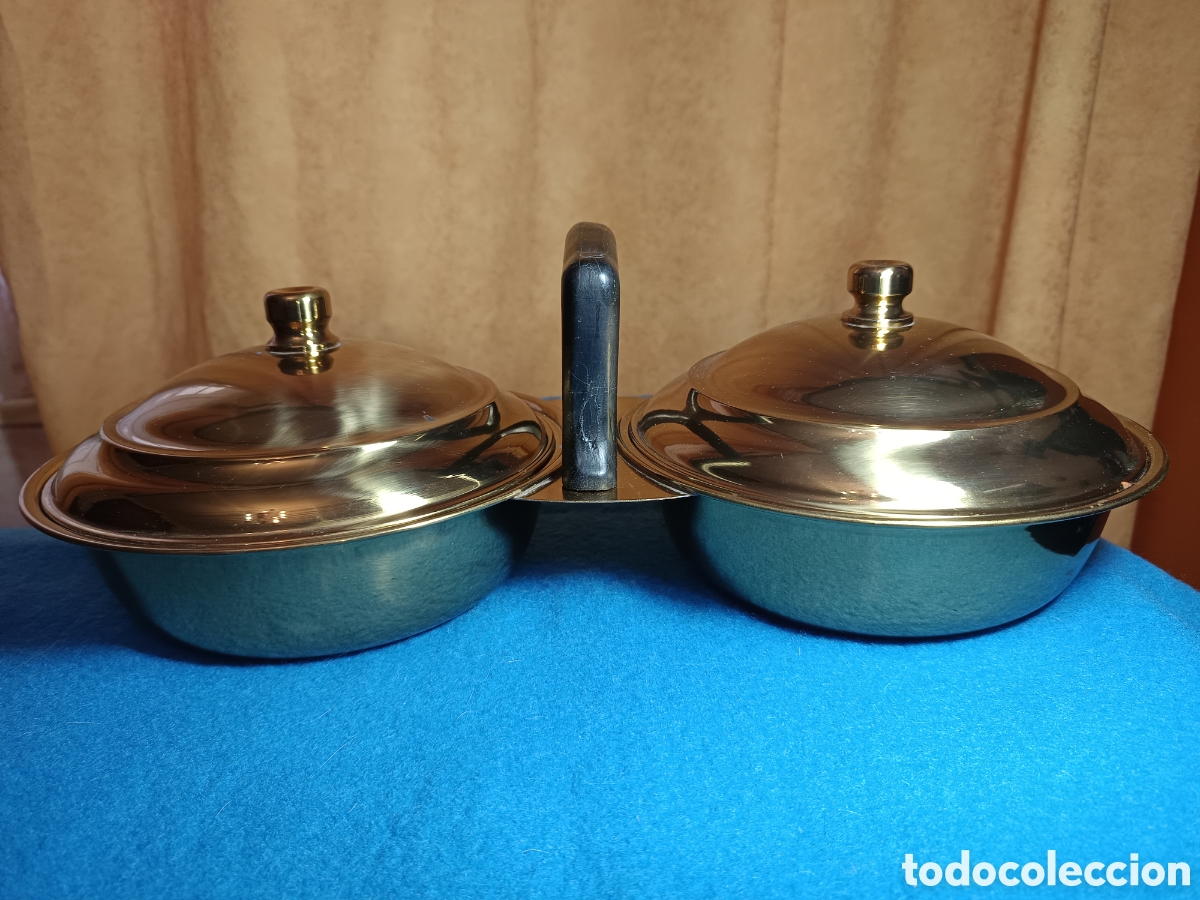 Antig&uuml;edades: sopera doble de lat&oacute;n con asa de madera. - Foto 1