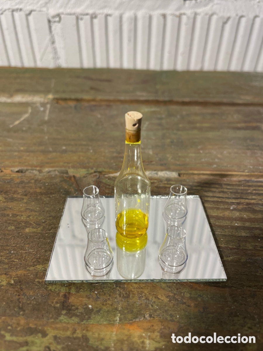 Antig&uuml;edades: CONJUNTO BOTELLA Y VASOS DE CRISTAL CON BANDEJA ESPEJO. MINIATURA DECORACI&Oacute;N. CASA DE MU&Ntilde;ECAS