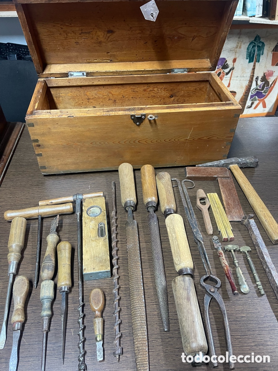 Antig&uuml;edades: HERRAMIENTAS ANTIGUAS CON MALETA - Foto 1