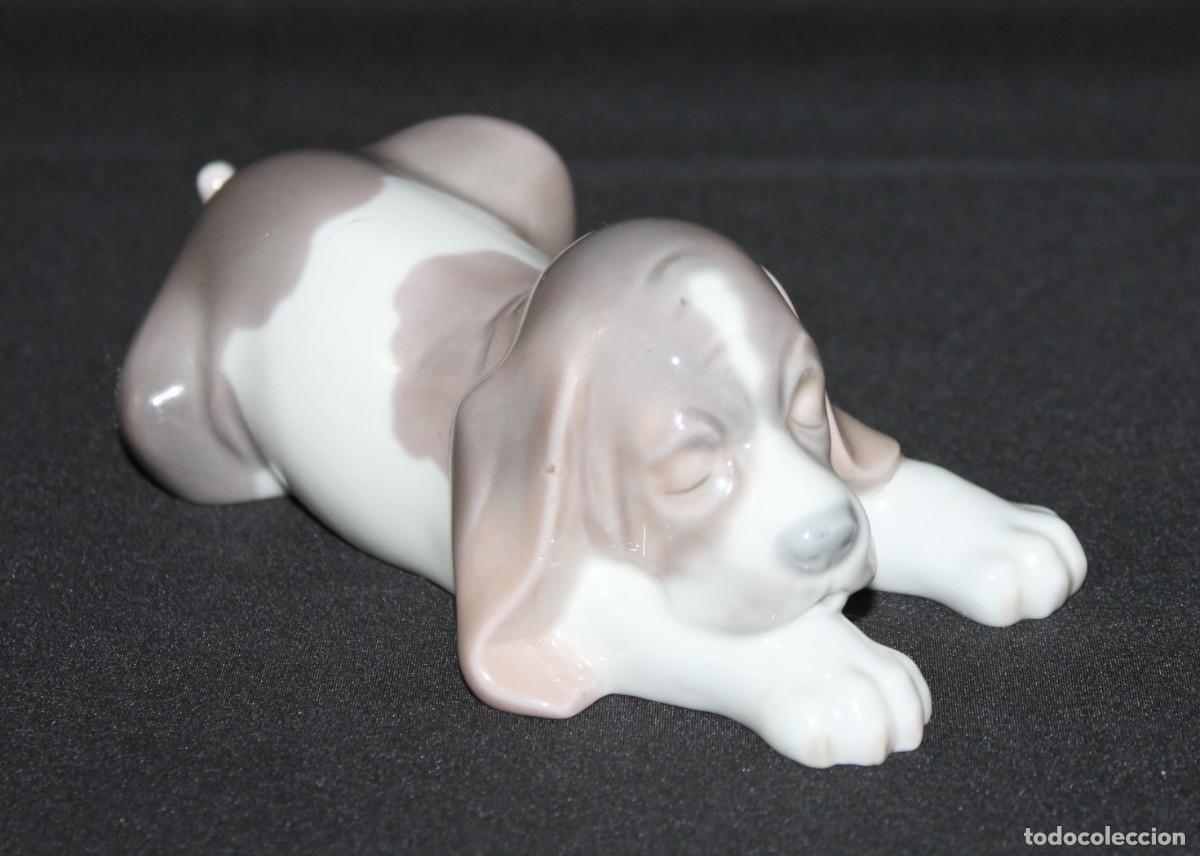 Antig&uuml;edades: Figura en porcelana de Lladr&oacute;. Perro dormil&oacute;n - Foto 1