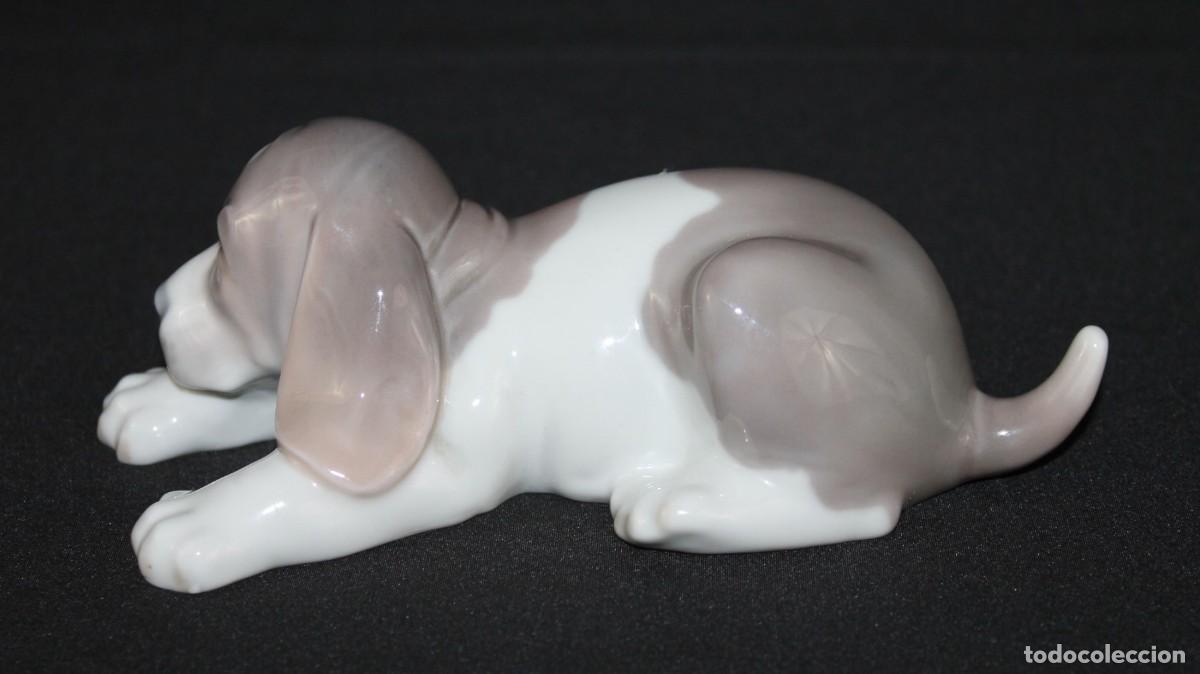 Antig&uuml;edades: Figura en porcelana de Lladr&oacute;. Perro dormil&oacute;n - Foto 2