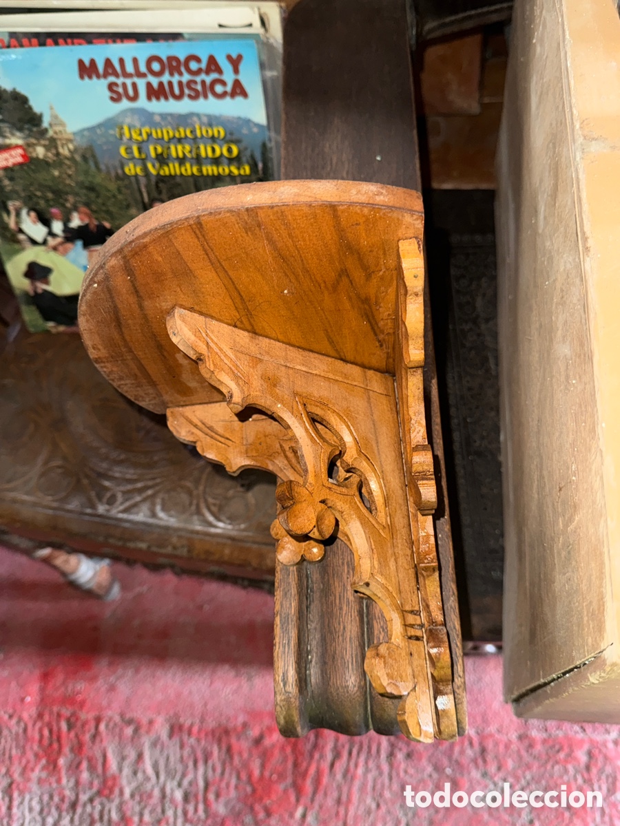 Antig&uuml;edades: Peana de madera tallada antigua - Foto 2