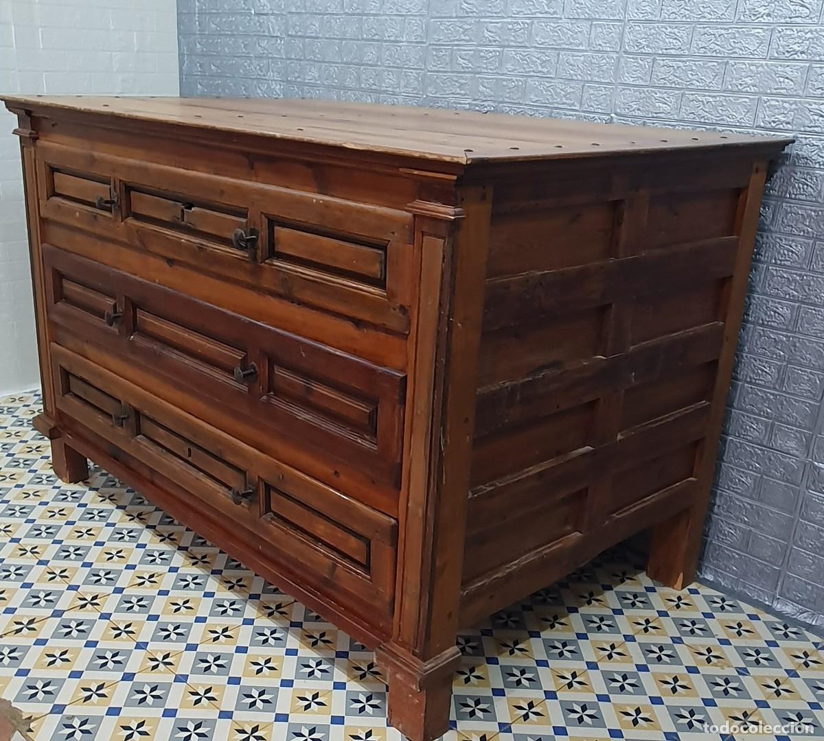 Antig&uuml;edades: C&oacute;moda de sacrist&iacute;a S.XVIII - Foto 1