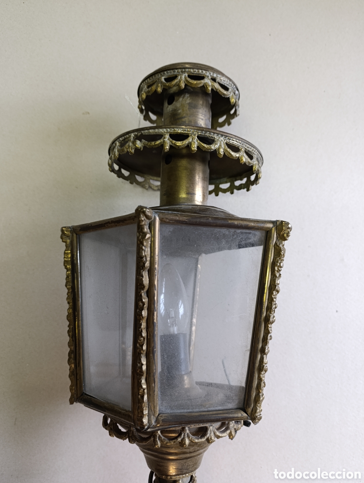 Antig&uuml;edades: FAROL DE CARRUAJE EN BRONCE Y CRISTAL. - Foto 2