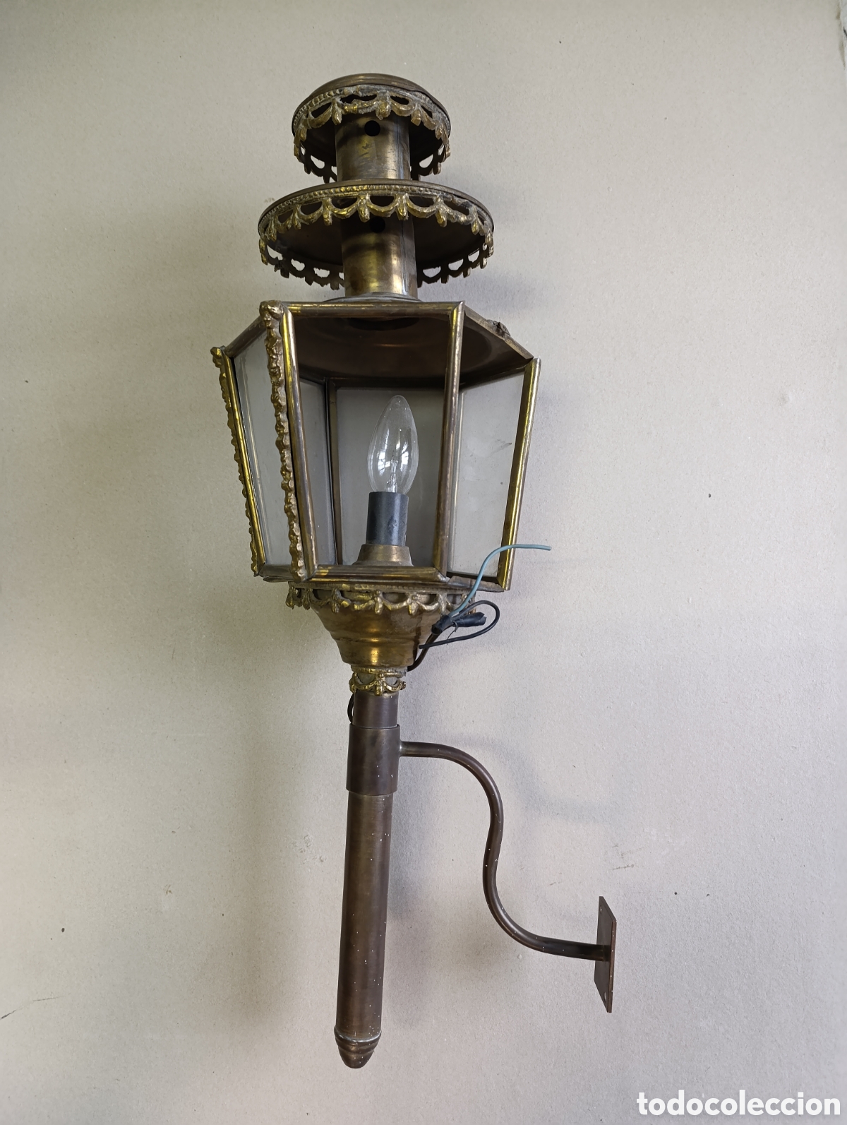 Antig&uuml;edades: FAROL DE CARRUAJE EN BRONCE Y CRISTAL. - Foto 3