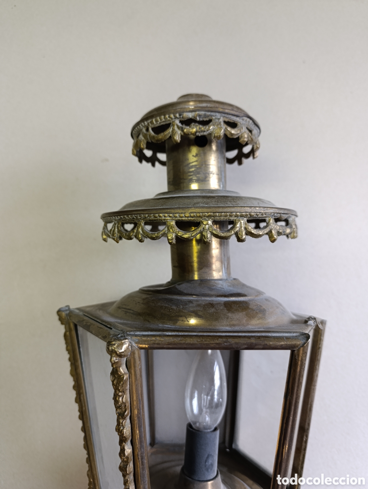 Antig&uuml;edades: FAROL DE CARRUAJE EN BRONCE Y CRISTAL. - Foto 4